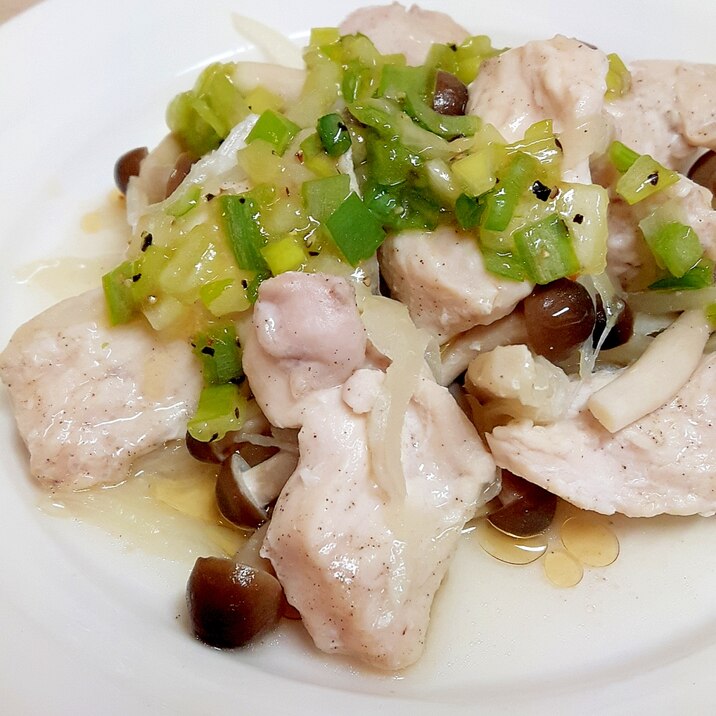 ネギ塩ダレ!鶏肉の蒸し煮with玉ねぎ&シメジ♪